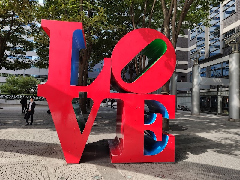 Robert Indiana Sculpture: "LOVE"