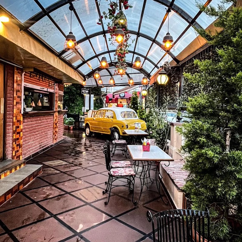 Cafe Simla Times : Cafe, Biergarten & Bar on the Mall Road Shimla ( Awarded Most Instagrammable Cafe of Himachal)