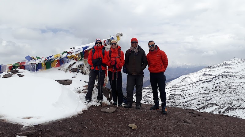 Snowline Tour & Travel