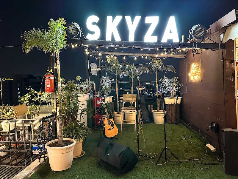 SKYZA Rooftop Lounge