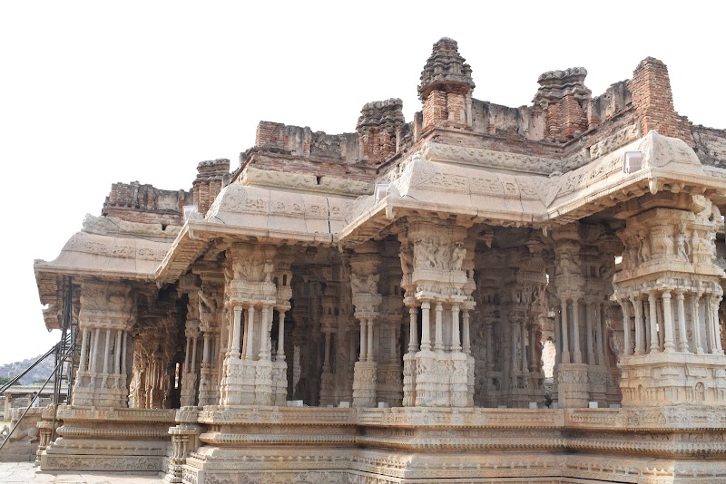Maha Mantapa with musical pillars