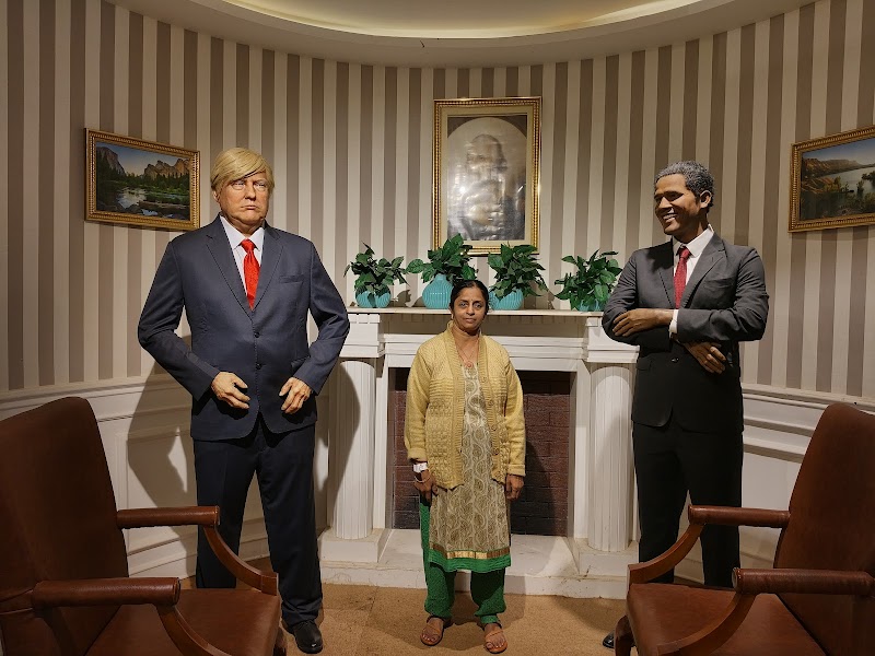 Wax statue , Thunder World, Ooty