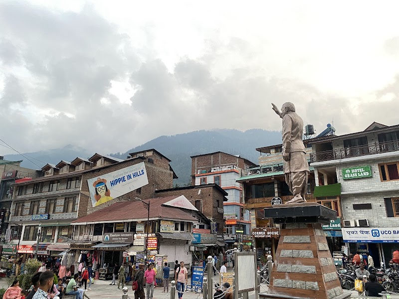 Mall Road Market Manali