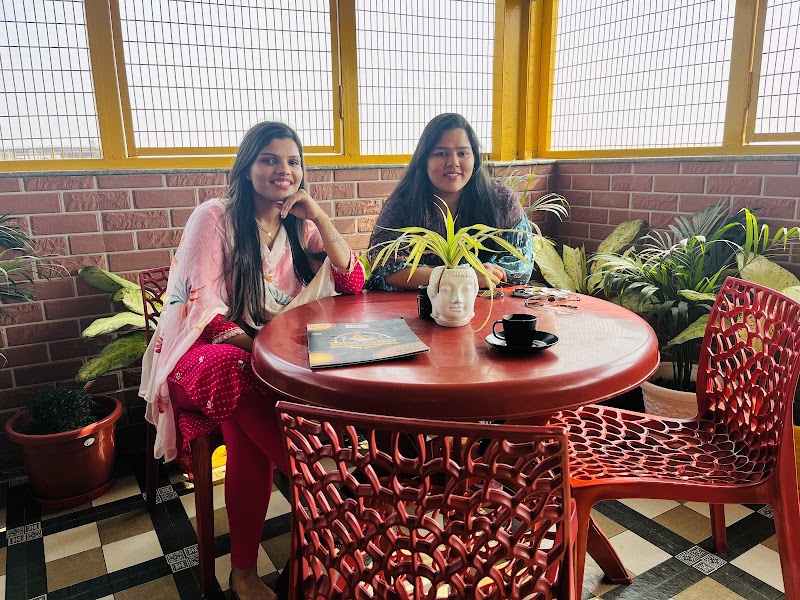 Mount Everest Cafe & Restaurant