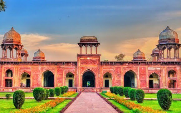 Tomb of Mariam-UZ-Zamani