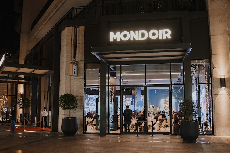 Mondoir Gallery