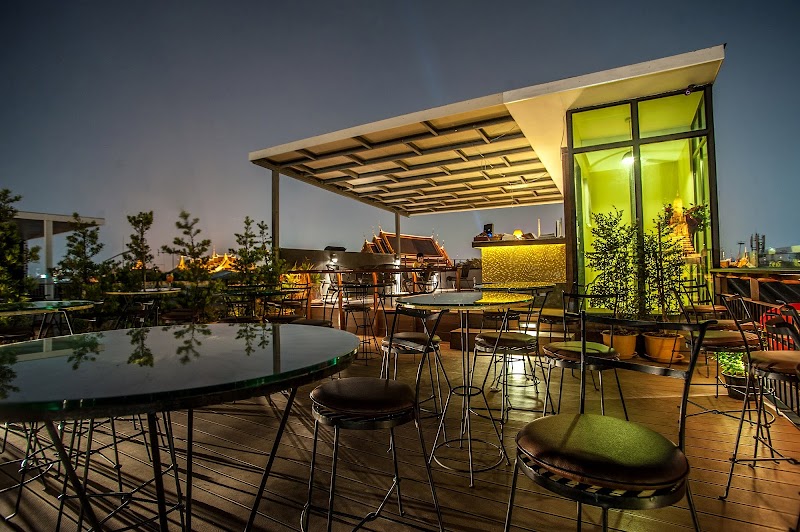 EAGLE NEST Rooftop Bar