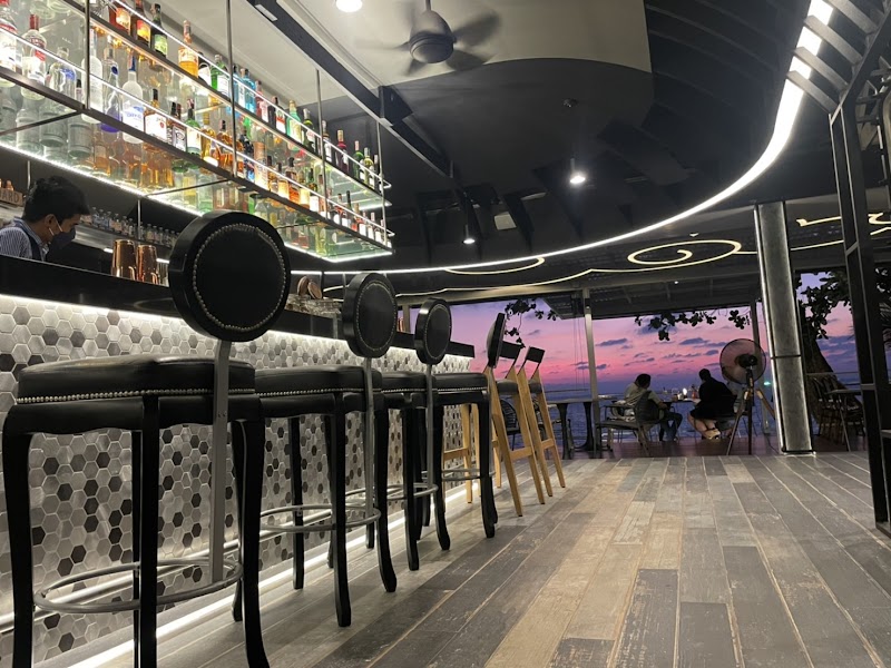 Meg Khram the Sunshine & Submarine 223 Bar