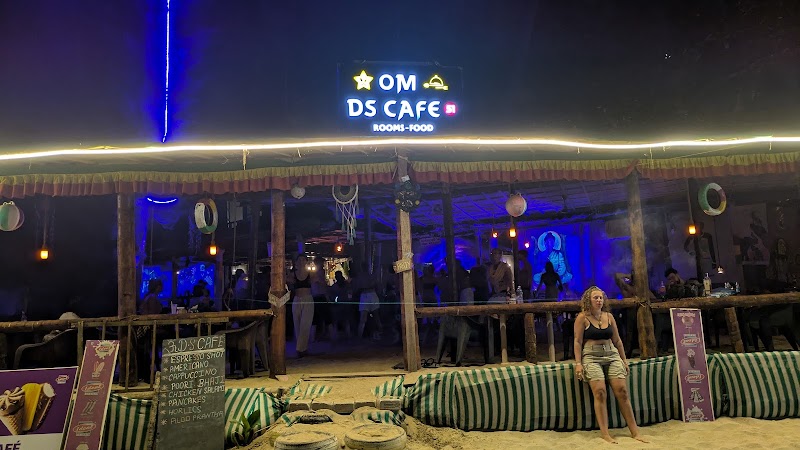 OMdsCafe & beach stay?