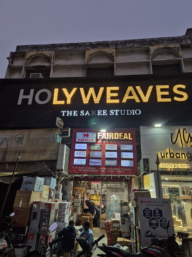 HOLYWEAVES- Finest Handloom Sarees Store in India with LIVE WEAVING