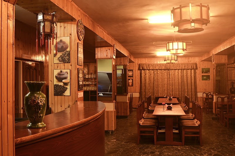 New Lion Gate Hotel, Restaurant & Bar