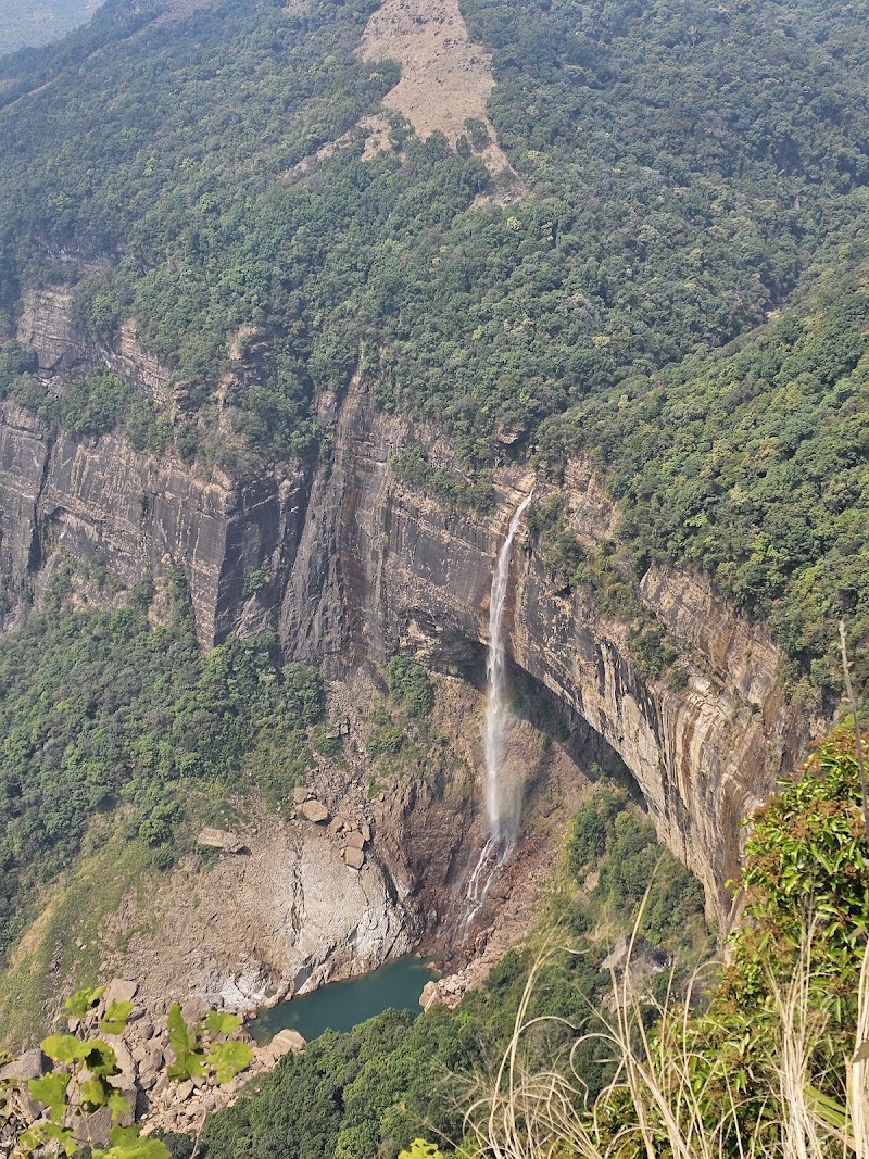 Nohsngithiang Falls View point