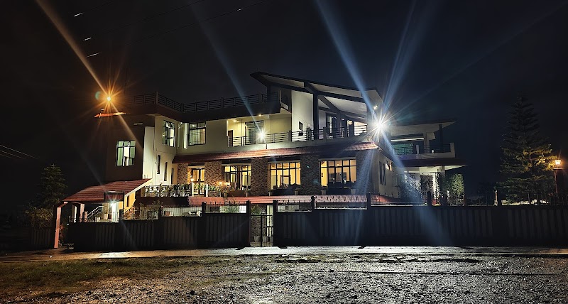 7 Sisters Falls View Inn