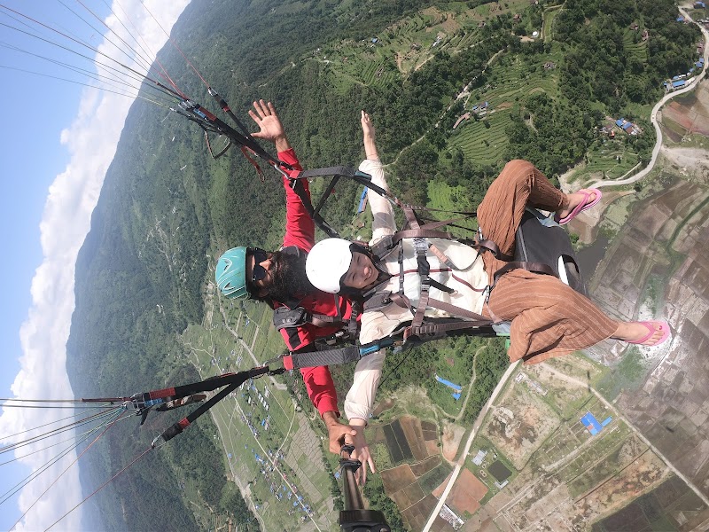 Team 5 Nepal paragliding