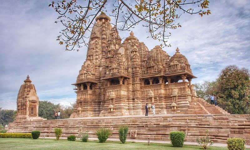 Chaturbhuj, squareral Temple