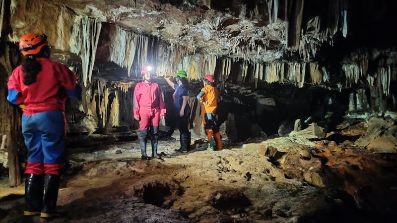 Mawmluh Cave and changing room office