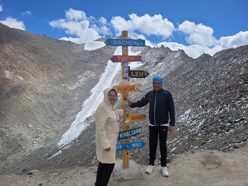 Khardungla pass top sign post