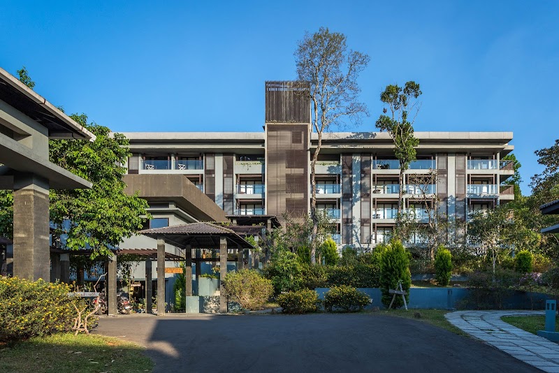 The Mountain Courtyard