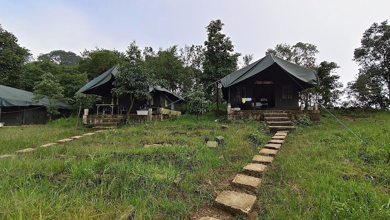 Weiïng - The Lakefront Camp